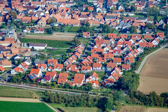 Vue aérienne de Au chemin de fer à Steinweiler dans le département Rhénanie-Palatinat, Allemagne