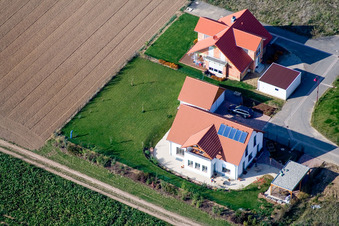 Vue oblique de Ahornweg, nouvelle zone de développement à Brotäckern à Steinweiler dans le département Rhénanie-Palatinat, Allemagne