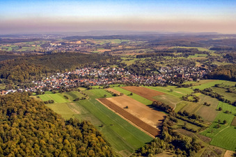 Vue aérienne de De l'ouest à le quartier Wöschbach in Pfinztal dans le département Bade-Wurtemberg, Allemagne