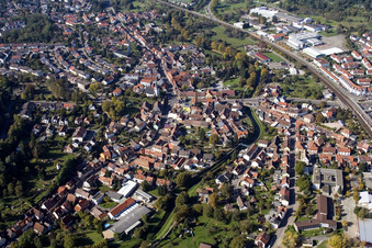 Vue aérienne de De l'est à le quartier Berghausen in Pfinztal dans le département Bade-Wurtemberg, Allemagne