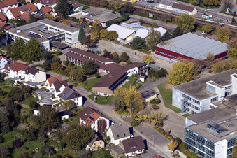 Lycée Ludwig-Marum Pfinztal à le quartier Berghausen in Pfinztal dans le département Bade-Wurtemberg, Allemagne vu d'un drone