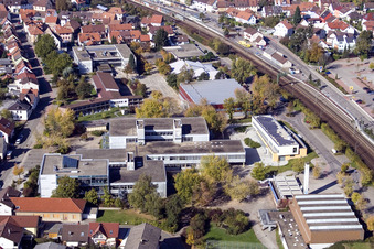 Vue aérienne de Lycée Ludwig-Marum Pfinztal à le quartier Berghausen in Pfinztal dans le département Bade-Wurtemberg, Allemagne