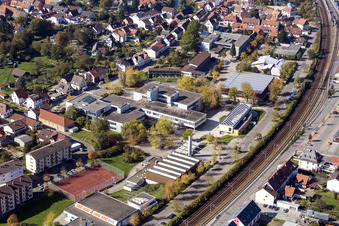 Vue oblique de Lycée Ludwig-Marum Pfinztal à le quartier Berghausen in Pfinztal dans le département Bade-Wurtemberg, Allemagne