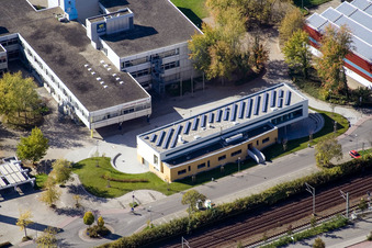 Lycée Ludwig-Marum Pfinztal à le quartier Berghausen in Pfinztal dans le département Bade-Wurtemberg, Allemagne d'en haut