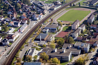 Vue aérienne de Stade TSV Berghausen à le quartier Berghausen in Pfinztal dans le département Bade-Wurtemberg, Allemagne