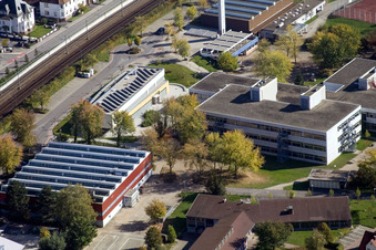 Lycée Ludwig-Marum Pfinztal à le quartier Berghausen in Pfinztal dans le département Bade-Wurtemberg, Allemagne vue d'en haut