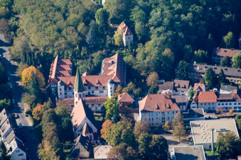 Vue aérienne de Vue des rues et des maisons dans les quartiers résidentiels à le quartier Berghausen in Pfinztal dans le département Bade-Wurtemberg, Allemagne