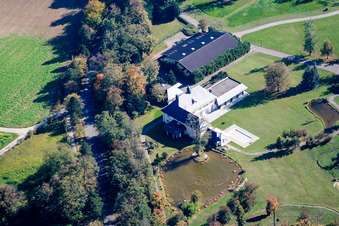 Vue aérienne de Ensemble du bâtiment du musée Amis des horloges publiques à le quartier Durlach in Karlsruhe dans le département Bade-Wurtemberg, Allemagne