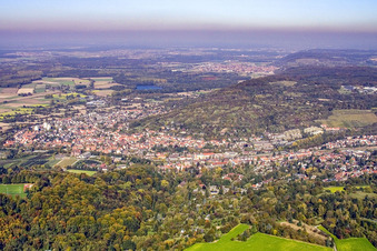 Vue aérienne de Lieu du sud-est à le quartier Grötzingen in Karlsruhe dans le département Bade-Wurtemberg, Allemagne