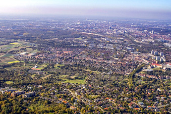 Vue aérienne de Durlauch Aue vu de l'est à le quartier Durlach in Karlsruhe dans le département Bade-Wurtemberg, Allemagne
