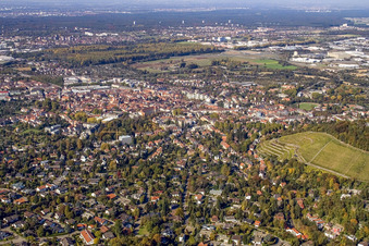 Vue aérienne de Du sud-est à le quartier Durlach in Karlsruhe dans le département Bade-Wurtemberg, Allemagne