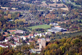 Vue aérienne de Turmberg à le quartier Durlach in Karlsruhe dans le département Bade-Wurtemberg, Allemagne