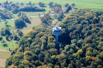 Vue aérienne de Château d'eau de Bergwald à le quartier Durlach in Karlsruhe dans le département Bade-Wurtemberg, Allemagne