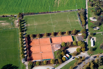 Vue oblique de Club de tennis à le quartier Hohenwettersbach in Karlsruhe dans le département Bade-Wurtemberg, Allemagne