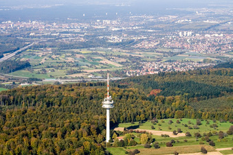 Vue aérienne de Tour de télécommunications à le quartier Grünwettersbach in Karlsruhe dans le département Bade-Wurtemberg, Allemagne