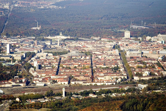 Vue aérienne de Du sud à le quartier Südstadt in Karlsruhe dans le département Bade-Wurtemberg, Allemagne
