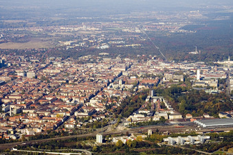 Vue aérienne de Du sud à le quartier Südweststadt in Karlsruhe dans le département Bade-Wurtemberg, Allemagne