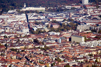 Vue aérienne de Du sud-ouest à le quartier Innenstadt-West in Karlsruhe dans le département Bade-Wurtemberg, Allemagne