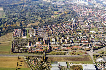 Vue aérienne de De l'est à le quartier Daxlanden in Karlsruhe dans le département Bade-Wurtemberg, Allemagne