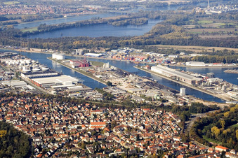 Vue aérienne de Et le port du sud-est à le quartier Daxlanden in Karlsruhe dans le département Bade-Wurtemberg, Allemagne