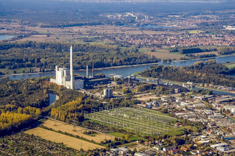 Vue aérienne de Sous-station de la centrale électrique de Rheinhafen à le quartier Daxlanden in Karlsruhe dans le département Bade-Wurtemberg, Allemagne