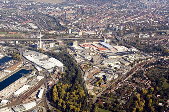 Vue aérienne de Zone industrielle de Grünwinkel avec usine de pneus Michelin à le quartier Mühlburg in Karlsruhe dans le département Bade-Wurtemberg, Allemagne