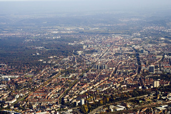Vue aérienne de De l'ouest à le quartier Weststadt in Karlsruhe dans le département Bade-Wurtemberg, Allemagne