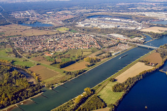 Photographie aérienne de Vue de la ville depuis le sud-est, de l'autre côté du Rhin. à le quartier Maximiliansau in Wörth am Rhein dans le département Rhénanie-Palatinat, Allemagne