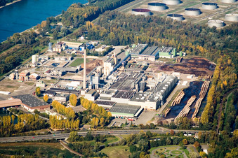 Vue aérienne de Stora Enso à le quartier Knielingen in Karlsruhe dans le département Bade-Wurtemberg, Allemagne