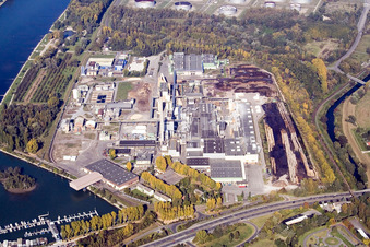 Vue aérienne de Stora Enso à le quartier Knielingen in Karlsruhe dans le département Bade-Wurtemberg, Allemagne