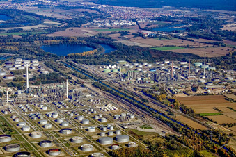 Vue aérienne de Raffinerie MIRO Shell/ExxonMobil/Ruhr Oel/Conoco Karlsruhe raffinerie à le quartier Knielingen in Karlsruhe dans le département Bade-Wurtemberg, Allemagne
