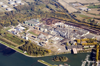 Vue aérienne de Stora Enso vu de l'ouest à le quartier Knielingen in Karlsruhe dans le département Bade-Wurtemberg, Allemagne