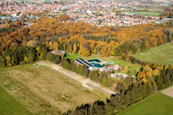 Piscine forestière Kandel à Kandel dans le département Rhénanie-Palatinat, Allemagne vue d'en haut
