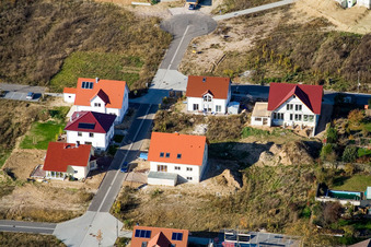 Sur la haute piste à Kandel dans le département Rhénanie-Palatinat, Allemagne vu d'un drone