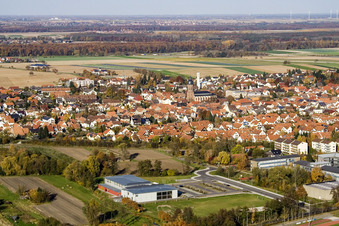 Enregistrement par drone de Salle Bienwald Kandel à Kandel dans le département Rhénanie-Palatinat, Allemagne