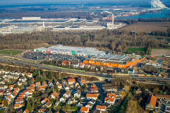 Vue aérienne de Quincaillerie Globus au Centre Maximilien à le quartier Maximiliansau in Wörth am Rhein dans le département Rhénanie-Palatinat, Allemagne