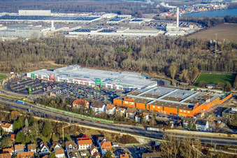 Vue oblique de Quincaillerie Globus au Centre Maximilien à le quartier Maximiliansau in Wörth am Rhein dans le département Rhénanie-Palatinat, Allemagne