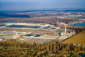 Vue aérienne de Camions Daimler du sud-est à le quartier Maximiliansau in Wörth am Rhein dans le département Rhénanie-Palatinat, Allemagne
