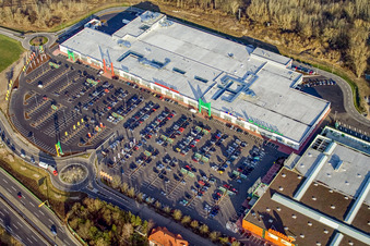 Baptême du marché au Centre Maximilien à le quartier Maximiliansau in Wörth am Rhein dans le département Rhénanie-Palatinat, Allemagne vue du ciel