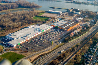 Baptême du marché au Centre Maximilien à le quartier Maximiliansau in Wörth am Rhein dans le département Rhénanie-Palatinat, Allemagne d'un drone