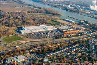 Baptême du marché au Centre Maximilien à le quartier Maximiliansau in Wörth am Rhein dans le département Rhénanie-Palatinat, Allemagne vue d'en haut