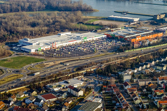 Vue aérienne de Parc commercial avec Marktkauf et quincaillerie Globus dans le centre Maximilian à le quartier Maximiliansau in Wörth am Rhein dans le département Rhénanie-Palatinat, Allemagne