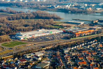 Vue aérienne de Parc commercial avec Marktkauf et quincaillerie Globus dans le centre Maximilian à le quartier Maximiliansau in Wörth am Rhein dans le département Rhénanie-Palatinat, Allemagne