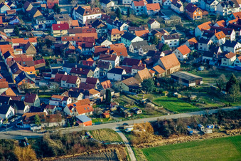 Vue aérienne de Marienstr à le quartier Maximiliansau in Wörth am Rhein dans le département Rhénanie-Palatinat, Allemagne