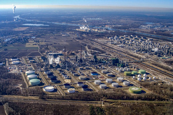 Vue oblique de Raffineries de pétrole MIRO dans le N de Knielingen à le quartier Knielingen in Karlsruhe dans le département Bade-Wurtemberg, Allemagne
