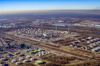 Raffineries de pétrole MIRO dans le N de Knielingen à le quartier Knielingen in Karlsruhe dans le département Bade-Wurtemberg, Allemagne hors des airs