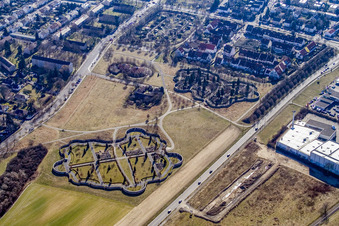 Vue aérienne de Cimetière du Nord-Ouest entre Neureut et Knielingen à le quartier Nordweststadt in Karlsruhe dans le département Bade-Wurtemberg, Allemagne