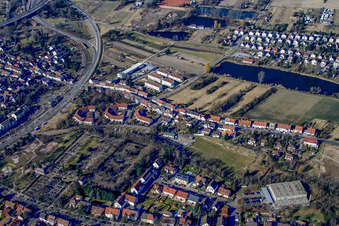 Vue aérienne de Habichtweg à le quartier Knielingen in Karlsruhe dans le département Bade-Wurtemberg, Allemagne