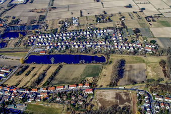 Bruchweg à le quartier Knielingen in Karlsruhe dans le département Bade-Wurtemberg, Allemagne hors des airs