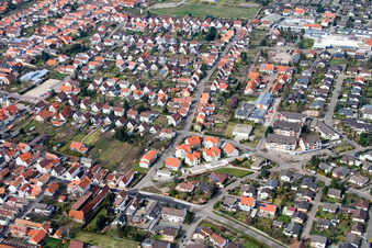 Vue aérienne de Dans le lac à Offenbach an der Queich dans le département Rhénanie-Palatinat, Allemagne
